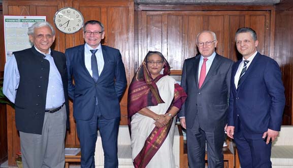 সন্ত্রাসের বিরুদ্ধে সম্মিলিত লড়াইয়ের আহ্বান প্রধানমন্ত্রীর