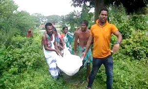 আখাউড়া রেল কলোনির একটি ঝোপঝাড় থেকে মানসিক ভারসাম্যহীন এক নারীর লাশ উদ্ধার করেছে পুলিশ