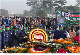 সাভারে জাতীয় স্মৃতিসৌধে সর্বস্তরের জনতার ঢল