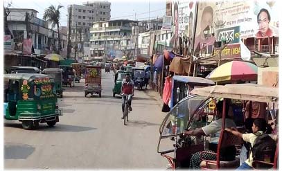 আইনমন্ত্রীর সভা চলাকালে দুই মেয়র প্রত্যশী সমর্থকদের মাঝে সংঘর্ষের ঘটনায় কসবায় পরিবেশ কিছুটা স্বাভাবিক হলেও কাটেনি জনমনে আতংক