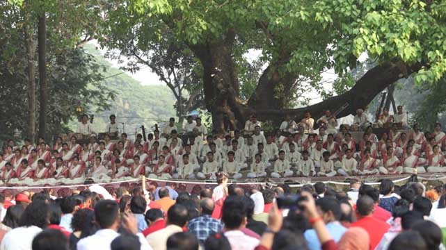 সুরে-গানে রমনা বটমূলে বর্ষবরণ শুরু