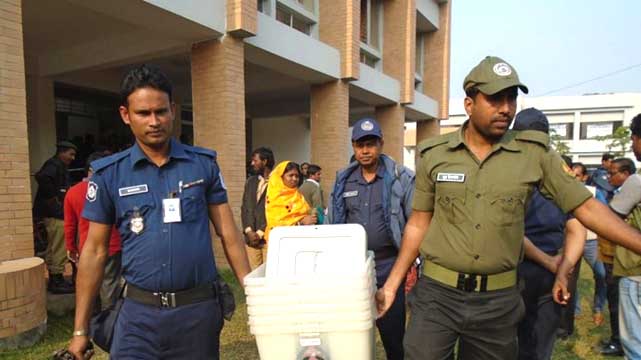 নির্বাচন প্রক্রিয়ার শুরু হিসেবে মাঠপর্যায়ে নির্বাচনি সামগ্রী পাঠানো শুরু