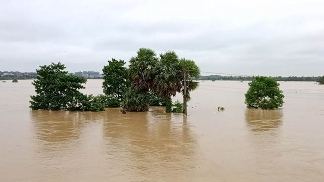 ৭নদীর পানি বিপদ সীমার ওপরে তবে কিছু এলাকায় বন্যা পরিস্থিতির উন্নতি