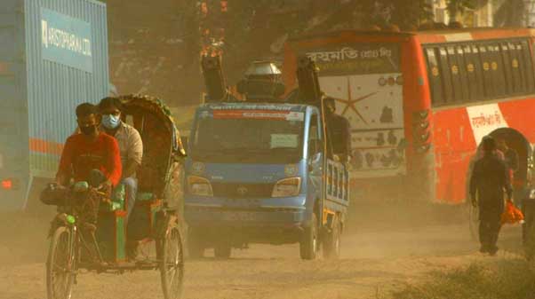 ছুটির দিনেও বায়ু দূষণের শীর্ষে ঢাকা