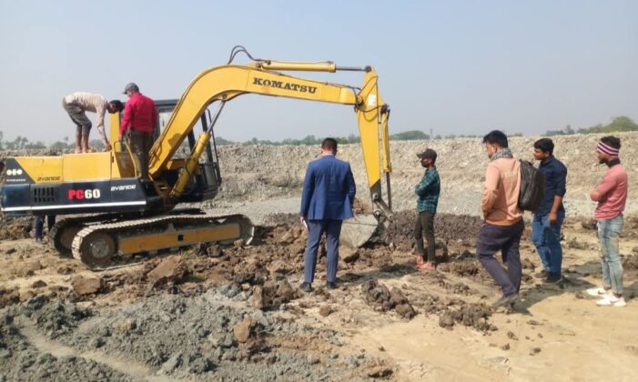 কসবায় অবৈধভাবে ফসলি মাটি কাটার দায়ে দুজনকে জরিমানা