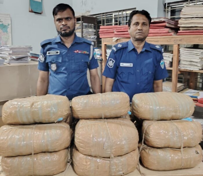 কসবায় ৩০কেজি গাজা উদ্ধার