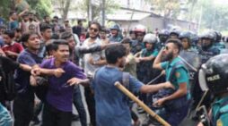 নার্সিং শিক্ষার্থীদের ওপর পুলিশের লাঠিচার্জ, কর্মসূচি প্রত্যাহার