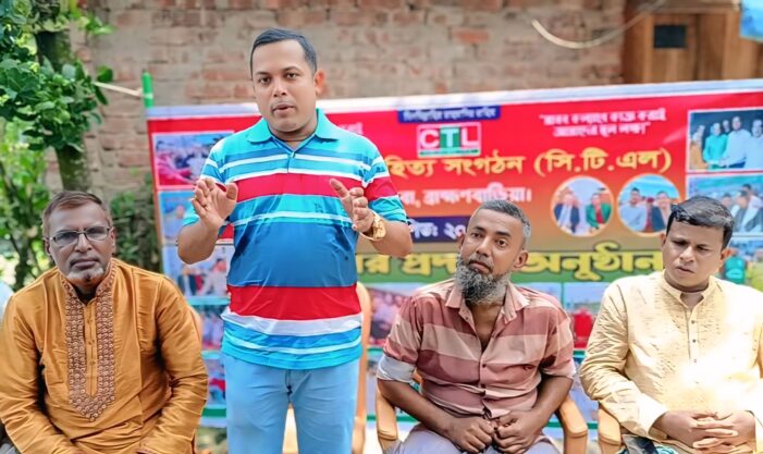 কসবায় অগ্রভাগীয় সাহিত্য সংগঠনের পক্ষ থেকে নগদ অর্থ সহায়তা প্রদান