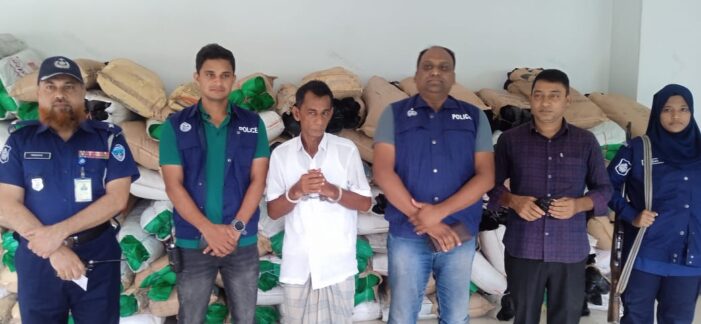 কসবায় ১৬৫ মণ নিষিদ্ধ পলিথিন সহ ১ জন আটক
