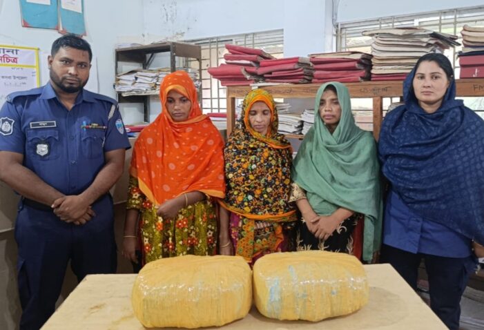 কসবায় ৮ কেজি গাজা উদ্ধার, ৩ মহিলা কারবারি আটক