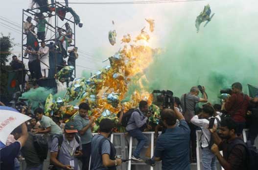 গণঅভ্যুত্থান দিবসের অনুষ্ঠানে বেলুন বিস্ফোরণ, আহত ১০