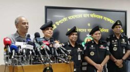 দুর্গাপূজা ঘিরে পাশের দেশমিথ্যাচার করছে: স্বরাষ্ট্র উপদেষ্টা