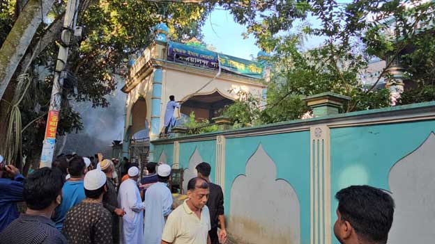 গোয়ালন্দে মাজারে হামলার ঘটনায় মসজিদের ইমামসহ গ্রেপ্তার১৮