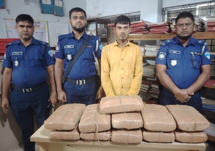 কসবায় ২২কেজি গাজাসহ কারবারি আটক