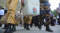 নির্বাচনি ট্রেন এখন কোনদিকে যাচ্ছে?