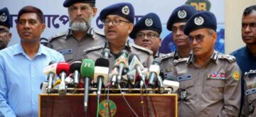 পুলিশের ও পর হামলা চললে নিজেদের ঘরবাড়ি নিজেরাই পাহারা দিতে হবে: ডিএমপি কমিশনার