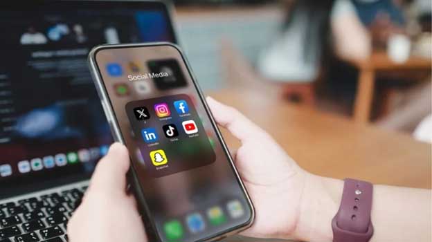 সামাজিক যোগাযোগ মাধ্যমে পোস্ট দেওয়ার আগে নিজেকে জিজ্ঞাসা করুন