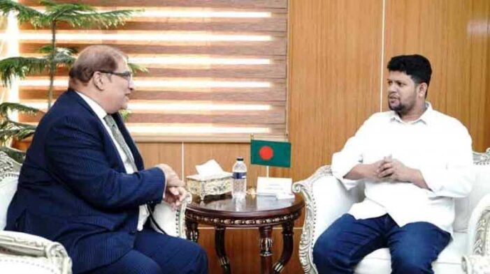 তথ্য উপদেষ্টার সঙ্গে পাকিস্তানের হাই কমিশনারের সাক্ষাৎ