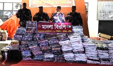 কসবায় ২কোটি ১০লাখ টাকার ভারতীয় শাড়ী জব্দ