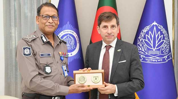 নির্বাচনি নিরাপত্তা ও সন্ত্রাস দমন নিয়ে ফরাসি রাষ্ট্রদূতের সঙ্গে আইজিপির বৈঠক