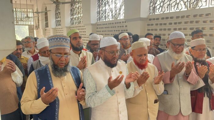 কসবায় আড়াইবাড়ি দরবার শরীফ জিয়ারত শেষে দাড়িপাল্লার গণসংযোগ শুরু