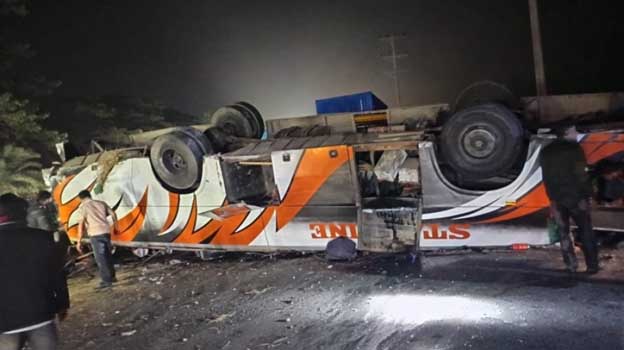 কুমিল্লায় বাস-মাইক্রোবাস সংঘর্ষে নিহত ২