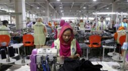 গার্মেন্টস খাতের সংকটে আগামীর অর্থনীতিতে বড় ধাক্কা লাগতে পারে