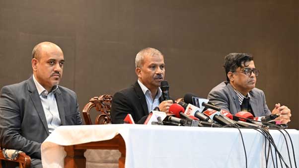 ‘হ্যাঁ’ বা ‘না’ উভয় পক্ষেই কথা বলার অধিকার সবার আছে…আসিফ নজরুল