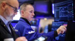 ভূরাজনৈতিক অচলাবস্থায় বিশ্বব্যাপী বাড়ছে পেশাদার বিশ্লেষকদের চাহিদা