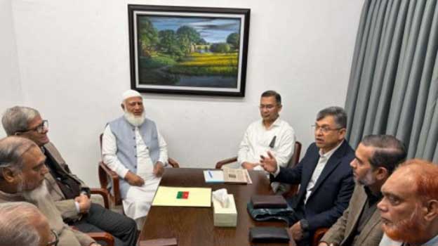 তারেক রহমানকে সান্তনা দিতে বিএনপির গুলশান কার্যালয়ে ডা. শফিক