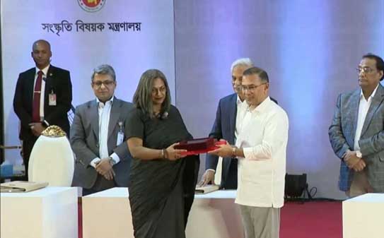 ৯বিশিষ্ট ব্যক্তি ও ১ প্রতিষ্ঠানকে একুশে পদক তুলে দিলেন প্রধানমন্ত্রী