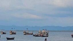 আরাকান আর্মি ১৫বাংলাদেশিকে ধরে নিয়ে গেছে