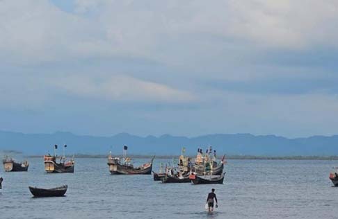 আরাকান আর্মি ১৫বাংলাদেশিকে ধরে নিয়ে গেছে