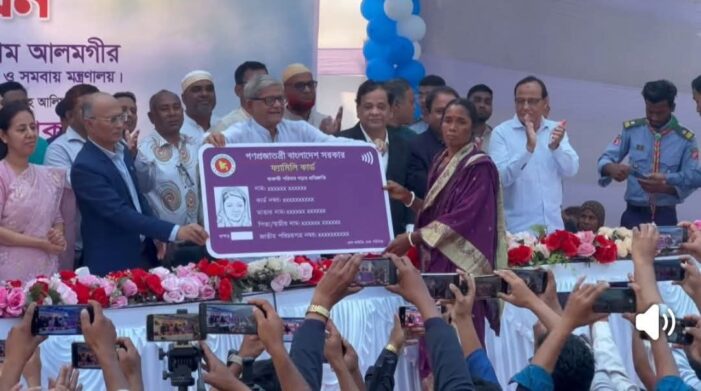 ঠাকুরগাঁওয়ে ৫৯০জন নারীর মাঝে ফ্যামিলি কার্ড বিতরণ করলেন এলজিআরডি মন্ত্রী মির্জা ফখরুল