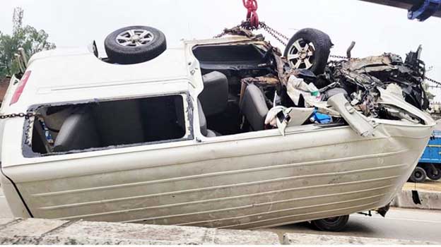 বাড়ি ফেরার পথে প্রাণ হারালেন একই পরিবারের ৩জন