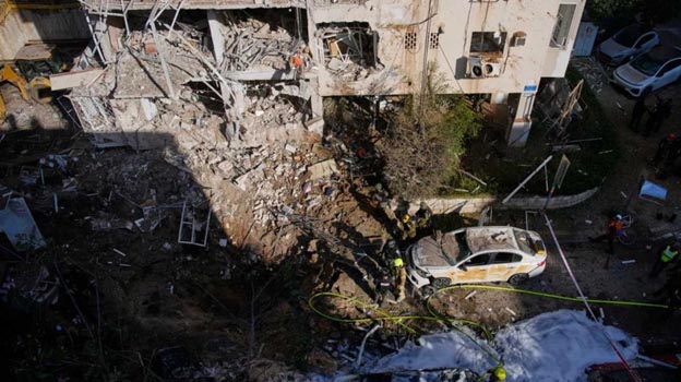 সৌদি আরবে মার্কিন ঘাঁটিতে ইরানের ক্ষেপণাস্ত্র হামলা, আহত ১২ সেনা