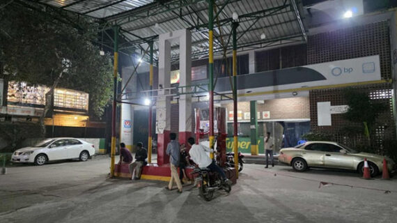 যুদ্ধের শঙ্কায় প্যানিক, সন্ধ্যা থেকে তেল নেই অনেক পাম্পে