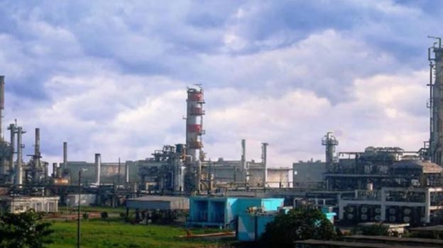 ৫ দিনের মজুত আছে তবে কবে আসবে অপরিশোধিত তেল?