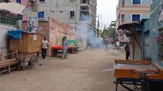 ঝুট ব্যবসার দখল নিয়ে বিএনপির সংঘর্ষে পথচারীসহ দুজন গুলিবিদ্ধ