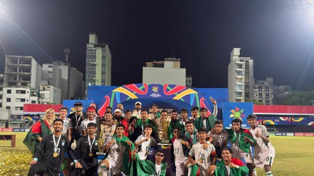 সাফ বিজয়ীদের জন্য ছাদখোলা বাসে সংবর্ধনা