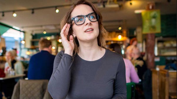 স্মার্ট গ্লাস প্রযুক্তির ভবিষ্যৎ নাকি ‘গোপন নজরদারির’এক নতুন ভয়