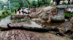 ভারতীয় পাহাড়ি ঢলে সংযোগ সড়ক ভেঙে কসবা -আখাউড়ার যোগাযোগ বন্ধ
