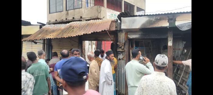 কসবা খাড়েরা বাজারে ভয়াবহ অগ্নিকাণ্ড 