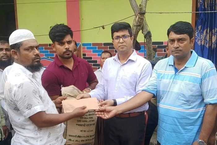 বৃদ্ধকে বাঁচাতে প্রাণদেওয়া তোফায়েলের বাড়িতে ইউএনও ছামিউল ইসলাম