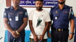 কসবায় বায়েক ইউনিয়নের নয়নপুর বাজার থেকে ৪৩বোতল হুইস্কিসহ ১ কারবারি আটক