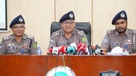 আওয়ামীলীগের প্রতিষ্ঠা বার্ষিকী ঘিরে কোন শঙ্কা নেই তবে সতর্ক অবস্থানে ডিএমপি