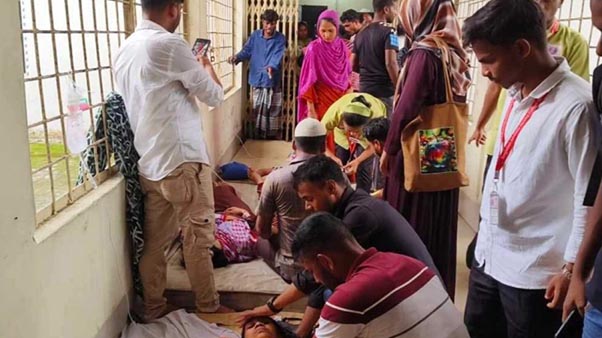 গাজীপুরে কারখানায় পানি পান করে অসুস্থ শতাধিক শ্রমিক