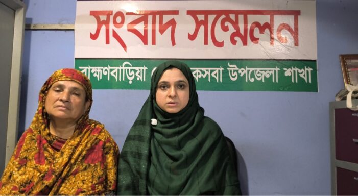 কসবায় ব্যাংক কর্মকর্তা ছেলের বিরুদ্ধে বৃদ্ধ মায়ের সংবাদ সম্মেলন