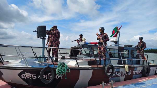 রাখাইনে সংঘাত, টেকনাফ সীমান্তে বিজিবির কড়াকড়ি