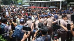 শিক্ষার্থীদের কেন বারবার রাস্তা অবরোধ করতে হয়?